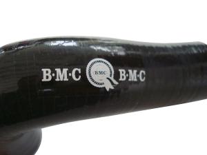 BMCシリコンラジエターアッパーホース1275用(ブラック)